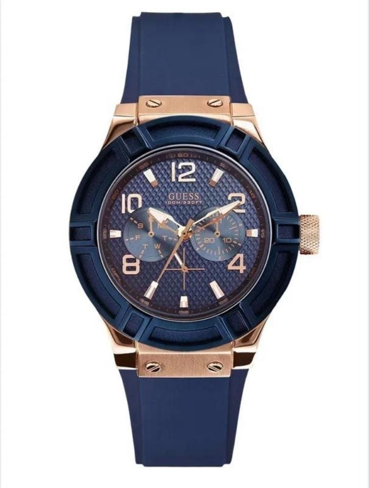 Marque: Guess Modèle: U0571L1 Boîtier: Diamètre : 39 mm Epaisseur : 9 mm Cadran: Verre : Minéral Gold Bracelet: Largeur : 18 mm Silicone Etanchéité: 30 m (3 ATM) Type de boucle: Boucle simple