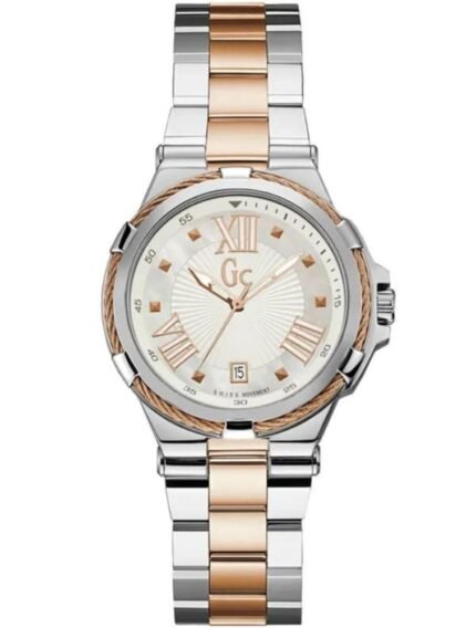 Marque: Guess Collection Modèle: Structura Cable Boîtier: Diamètre : 36mm Acier inoxydable Argent, doré Cadran: Verre : Minéral Argent Bracelet: Acier inoxydable Argent, doré Etanchéité: 100 m (10 ATM) Type de boucle: Boucle déployante Détails techniques: Dateur