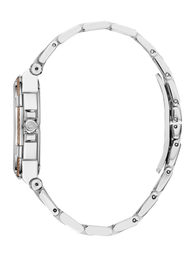 Marque: Guess Collection Modèle: Structura Cable Boîtier: Diamètre : 36mm Acier inoxydable Argent, doré Cadran: Verre : Minéral Argent Bracelet: Acier inoxydable Argent, doré Etanchéité: 100 m (10 ATM) Type de boucle: Boucle déployante Détails techniques: Dateur