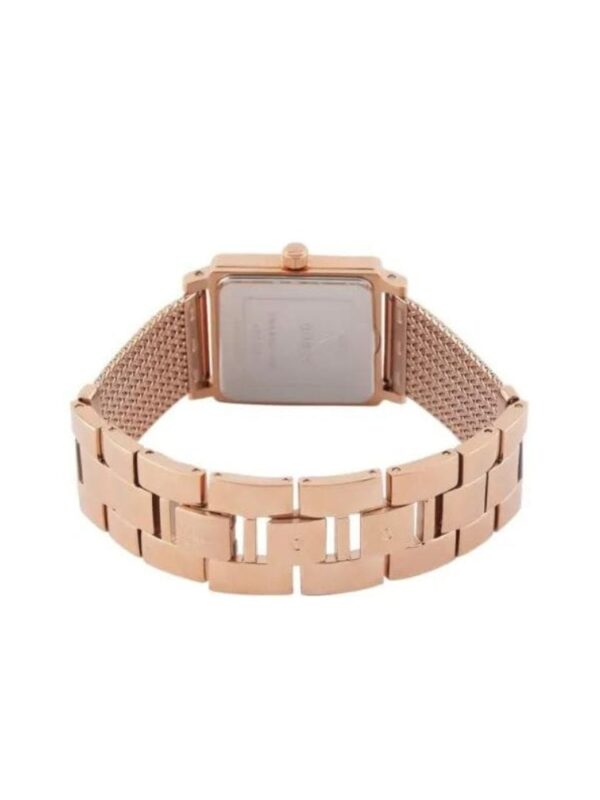Marque: Guess Modèle: Highline Boîtier: Diamètre : 28 mm Epaisseur : 10 mm Acier inoxydable Pierre : Cristal Doré rose Cadran: Verre : Minéral Blanc Bracelet: Largeur : 20 mm Acier inoxydable Doré rose Etanchéité: 30 m (3 ATM) Type de boucle: Boucle déployante