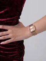 Product: GW0354L3 Dial Finish: Sunray Case Material: Stainless Steel Band Color: Rose Gold Tone Case Color: Rose Gold Tone Case Size: 32mm Dial Color: Champagne Watch Movement: Analog