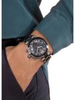 Marque: Guess Collection Modèle: LadyChic Boîtier: Diamètre : 36 mm Epaisseur : 12 mm Acier inoxydable Cadran: Verre : Minéral Bracelet: Largeur : 20 mm Acier inoxydable Etanchéité: 100 m (10 ATM) Type de boucle: Boucle déployante Détails techniques: Dateur Chronomètre