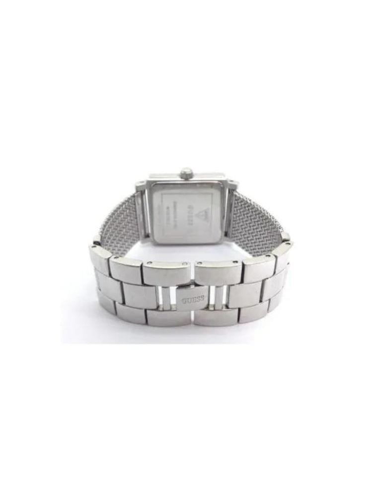 Marque: Guess Modèle: Highline Boîtier: Diamètre : 28 mm Epaisseur : 10 mm Acier inoxydable Pierre : Cristal Argent Cadran: Verre : Minéral Blanc Bracelet: Largeur : 20 mm Acier inoxydable Argent Etanchéité: 30 m (3 ATM) Type de boucle: Boucle déployante