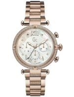 Marque: Guess Collection Modèle: Câblechic Boîtier: Diamètre : 38 mm Epaisseur : 11 mm Acier inoxydable Doré Cadran: Verre : Minéral Blanc Bracelet: Acier inoxydable Doré Etanchéité: 100 m (10 ATM) Type de boucle: Boucle déployante Détails techniques: Dateur
