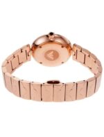 Marque: Emporio Armani Modèle: Armani Retro Boîtier: Diamètre : 32 mm Epaisseur : 8 mm Acier inoxydable Argent Cadran: Verre : Minéral Argent Bracelet: Largeur : 14 mm Acier Inoxydable Argent Etanchéité: 30 m (3 ATM) Type de boucle: Boucle déployante