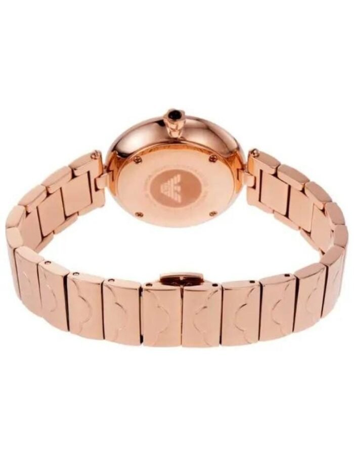 Marque: Emporio Armani Modèle: Armani Retro Boîtier: Diamètre : 32 mm Epaisseur : 8 mm Acier inoxydable Argent Cadran: Verre : Minéral Argent Bracelet: Largeur : 14 mm Acier Inoxydable Argent Etanchéité: 30 m (3 ATM) Type de boucle: Boucle déployante