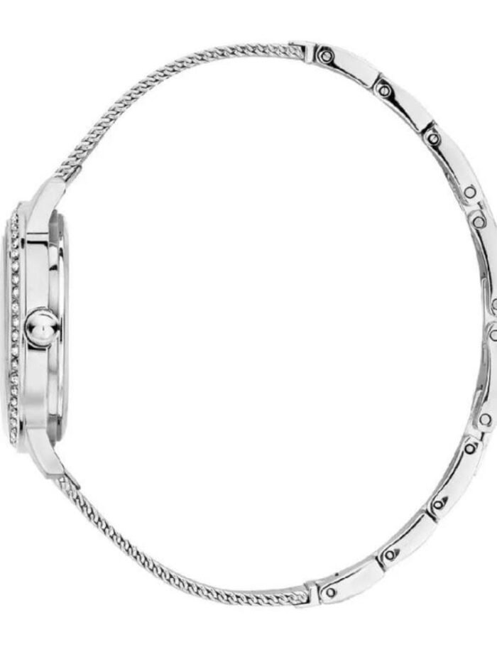 Marque: Guess Modèle: Park Ave South Boîtier: Diamètre : 30 mm Epaisseur : 9 mm Acier inoxydable Doré Cadran: Verre : Minéral Blanc Bracelet: Largeur : 19 mm Acier inoxydable Doré Etanchéité: 30 m (3 ATM) Type de boucle: Boucle déployante