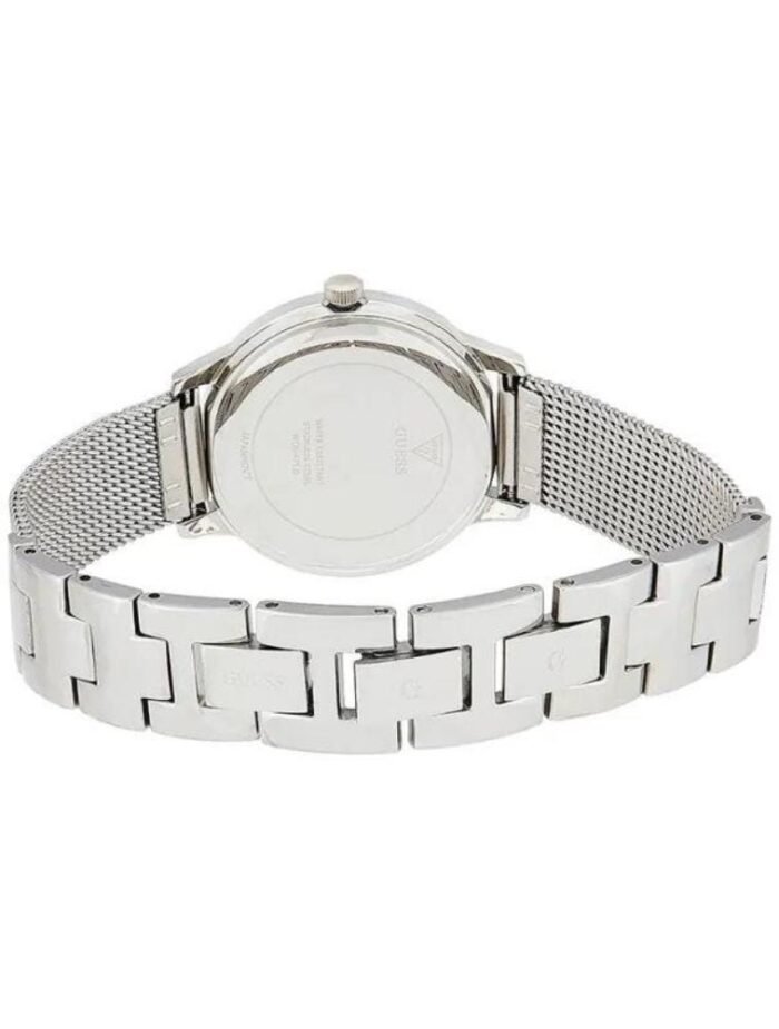 Marque: Guess Modèle: Park Ave South Boîtier: Diamètre : 30 mm Epaisseur : 9 mm Acier inoxydable Doré Cadran: Verre : Minéral Blanc Bracelet: Largeur : 19 mm Acier inoxydable Doré Etanchéité: 30 m (3 ATM) Type de boucle: Boucle déployante