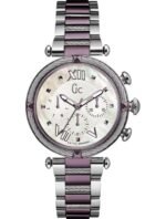 Marque: Guess Collection Modèle: Cablechic Boîtier: Diamètre : 38 mm Epaisseur : 11.5 mm Acier inoxydable Argent, mauve Cadran: Verre : Minéral Argent Bracelet: Largeur : 18 mm Acier inoxydable Argent, mauve Etanchéité: 100 m (10 ATM) Type de boucle: Boucle déployante Détails techniques: Dateur
