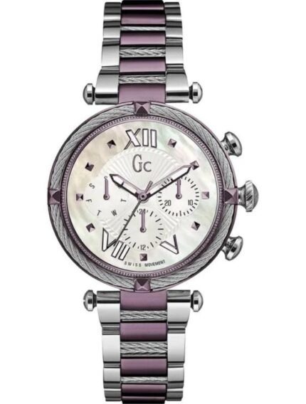 Marque: Guess Collection Modèle: Cablechic Boîtier: Diamètre : 38 mm Epaisseur : 11.5 mm Acier inoxydable Argent, mauve Cadran: Verre : Minéral Argent Bracelet: Largeur : 18 mm Acier inoxydable Argent, mauve Etanchéité: 100 m (10 ATM) Type de boucle: Boucle déployante Détails techniques: Dateur