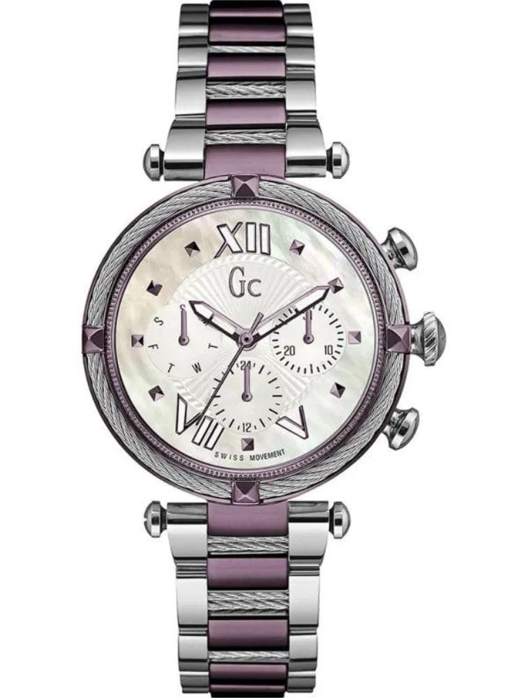 Marque: Guess Collection Modèle: Cablechic Boîtier: Diamètre : 38 mm Epaisseur : 11.5 mm Acier inoxydable Argent, mauve Cadran: Verre : Minéral Argent Bracelet: Largeur : 18 mm Acier inoxydable Argent, mauve Etanchéité: 100 m (10 ATM) Type de boucle: Boucle déployante Détails techniques: Dateur