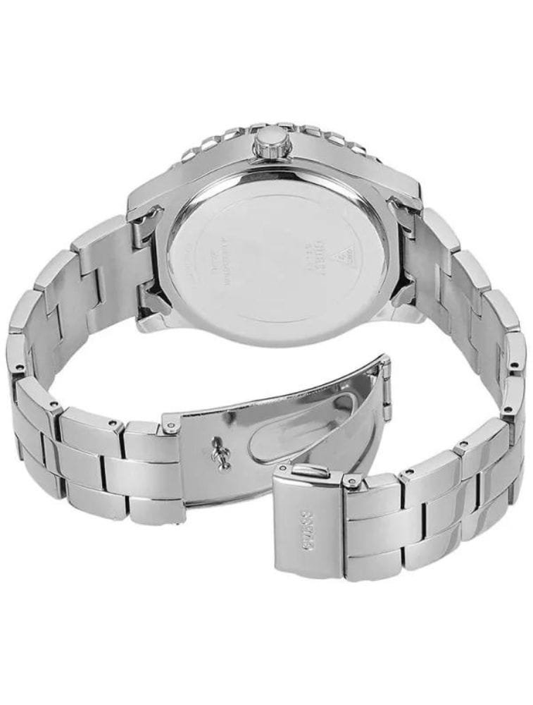 Marque: GUESS Modèle: Park Ave Boîtier: Diamètre : 36 mm Epaisseur : 9 mm Acier inoxydable Argent, doré Cadran: Verre : Minéral Argent Bracelet: Largeur : 19 mm Acier Inoxydable Argent, doré Etanchéité: 30 m (3 ATM) Type de boucle: Boucle déployante