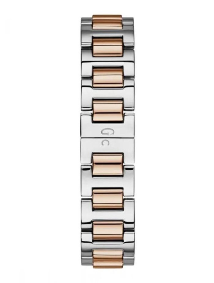 Marque: Guess Collection Modèle: Cablechic Boîtier: Diamètre : 38 mm Epaisseur : 11.5 mm Acier inoxydable Argent, doré Cadran: Verre : Minéral Blanc Bracelet: Largeur : 18 mm Acier inoxydable Argent, doré Etanchéité: 100 m (10 ATM) Type de boucle: Boucle déployante Détails techniques: Dateur