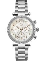 Marque: Guess Collection Modèle: Cablechic Boîtier: Diamètre : 38 mm Epaisseur : 11 mm Acier inoxydable Argent Cadran: Verre : Minéral Nacré Bracelet: Largeur : 20 mm Acier inoxydable Argent Etanchéité: 100 m (10 ATM) Type de boucle: Boucle déployante Détails techniques: Dateur