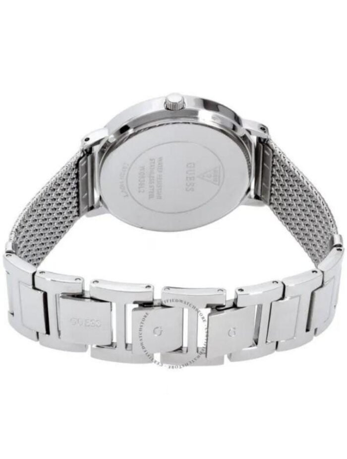 Marque: GUESS Modèle: Willow Boîtier: Diamètre : 36 mm Epaisseur : 10 mm Acier inoxydable Doré rose Cadran: Bleu Bracelet: Largeur : 16 mm Acier Inoxydable Doré rose Etanchéité: 30 m (3 ATM) Verre: Minéral Type de boucle: Boucle déployante