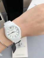 MARQUE Emporio Armani NUMÉRO DU MODÈLE AR1443 NUMÉRO DE PIÈCE AR1443 FORME Ronde TYPE DE VERRE Minéral TYPE D’AFFICHAGE Analogique TYPE DE FERMOIR Deployment MATIÈRE DU BOÎTIER Acier Inoxydable DIAMÈTRE DU BOÎTIER 35 millimètres EPAISSEUR DU BOÎTIER 7 millimètres MATIÈRE DU BRACELET Céramique LARGEUR DU BRACELET 18 millimètres COULEUR DU BRACELET Blonc COULEUR DU CADRAN Blanc POIDS 372 grammes