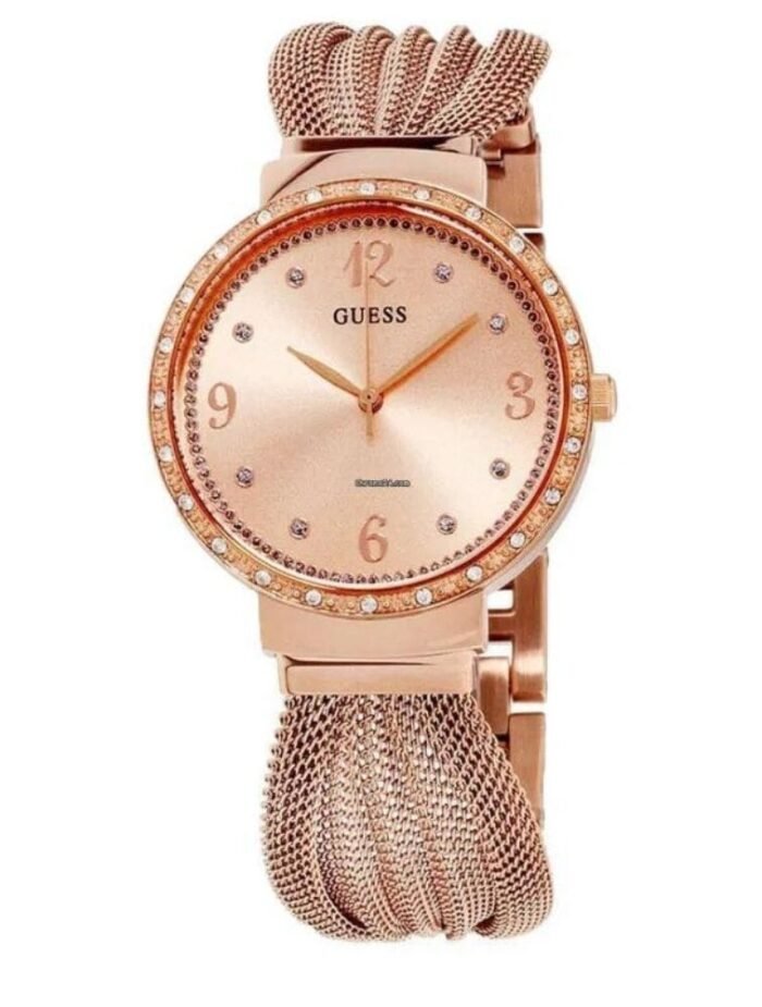 Marque: Guess Modèle: W1083l3 Boîtier: Diamètre : 32mm Epaisseur : 9 mm Acier inoxydable Cadran: Verre : Minéral Gold Bracelet: Largeur : 18 mm Acier inoxydable Etanchéité: 30 m (3 ATM) Type de boucle: Boucle simple