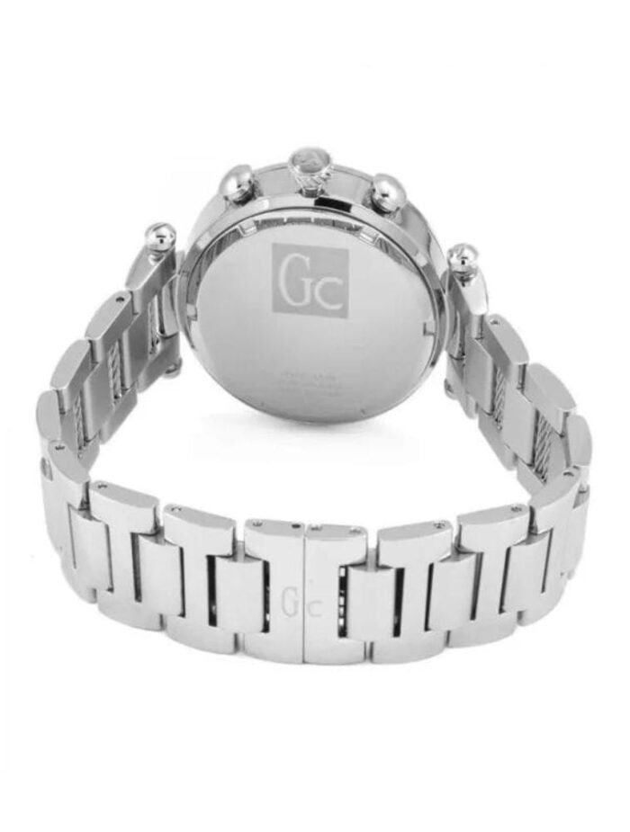 Marque: Guess Collection Modèle: Cablechic Boîtier: Diamètre : 38 mm Epaisseur : 11 mm Acier inoxydable Argent Cadran: Verre : Minéral Nacré Bracelet: Largeur : 20 mm Acier inoxydable Argent Etanchéité: 100 m (10 ATM) Type de boucle: Boucle déployante Détails techniques: Dateur