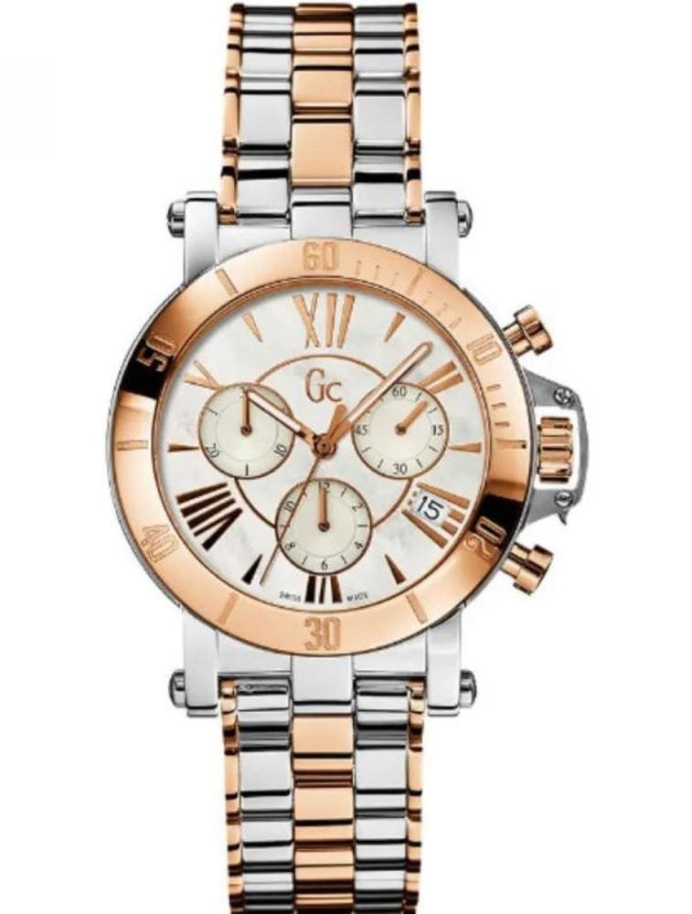 Marque: Guess Collection Modèle: Cablechic Boîtier: Diamètre : 37 mm Epaisseur : 10 mm Acier inoxydable Argent, mauve Cadran: Verre : Minéral Argent Bracelet: Largeur : 18 mm Acier inoxydable Argent, mauve Etanchéité: 100 m (10 ATM) Type de boucle: Boucle déployante Détails techniques: Dateur