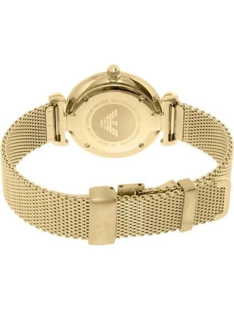 Marque: Emporio Armani Modèle: Armani Retro Boîtier: Diamètre : 32 mm Epaisseur : 8 mm Acier inoxydable Doré Cadran: Verre : Minéral Argent Bracelet: Largeur : 14 mm Acier Inoxydable Doré Etanchéité: 30 m (3 ATM) Type de boucle: Boucle déployante