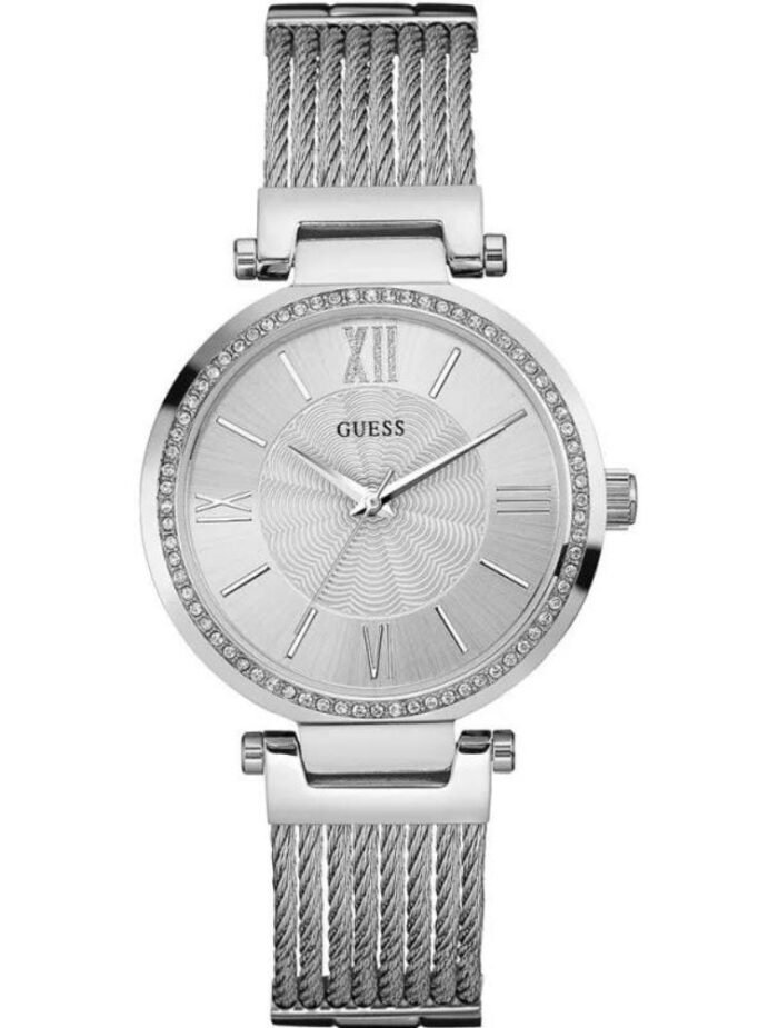 Marque: GUESS Modèle: Soho Boîtier: Diamètre : 36 mm Epaisseur : 9 mm Acier inoxydable Argent Cadran: Argent Bracelet: Largeur : 18 mm Acier Inoxydable Argent Etanchéité: 30 m (3 ATM) Verre: Minéral Type de boucle: Boucle déployante Pierre: Oxyde de Zirconium