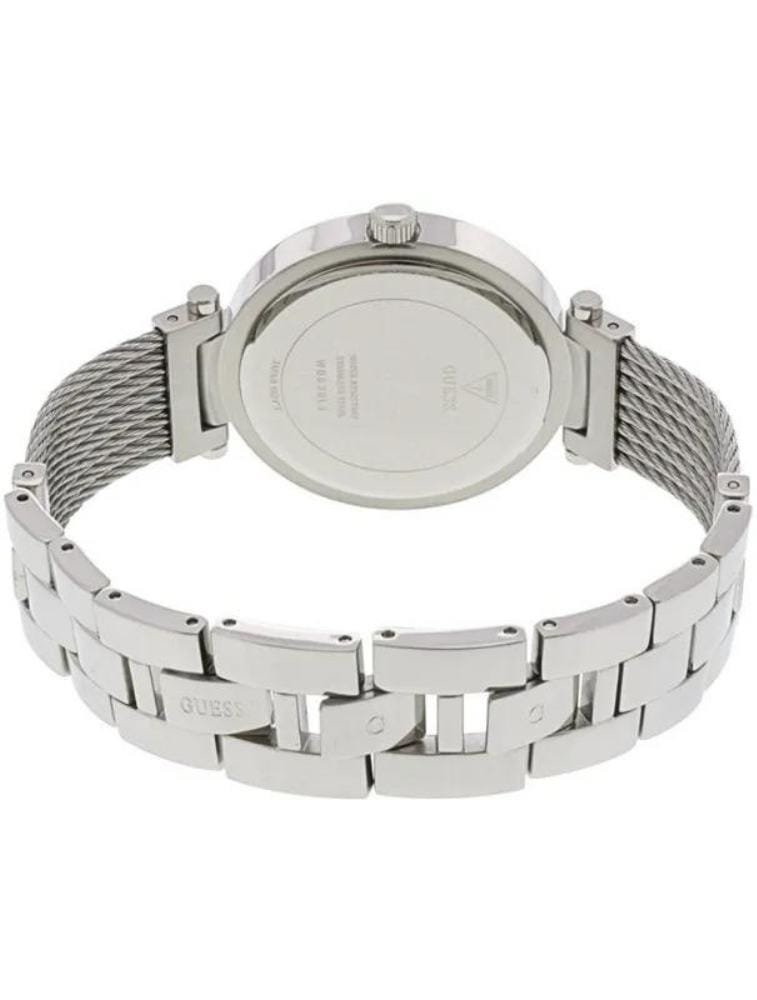 Marque: GUESS Modèle: Soho Boîtier: Diamètre : 36 mm Epaisseur : 9 mm Acier inoxydable Argent Cadran: Argent Bracelet: Largeur : 18 mm Acier Inoxydable Argent Etanchéité: 30 m (3 ATM) Verre: Minéral Type de boucle: Boucle déployante Pierre: Oxyde de Zirconium
