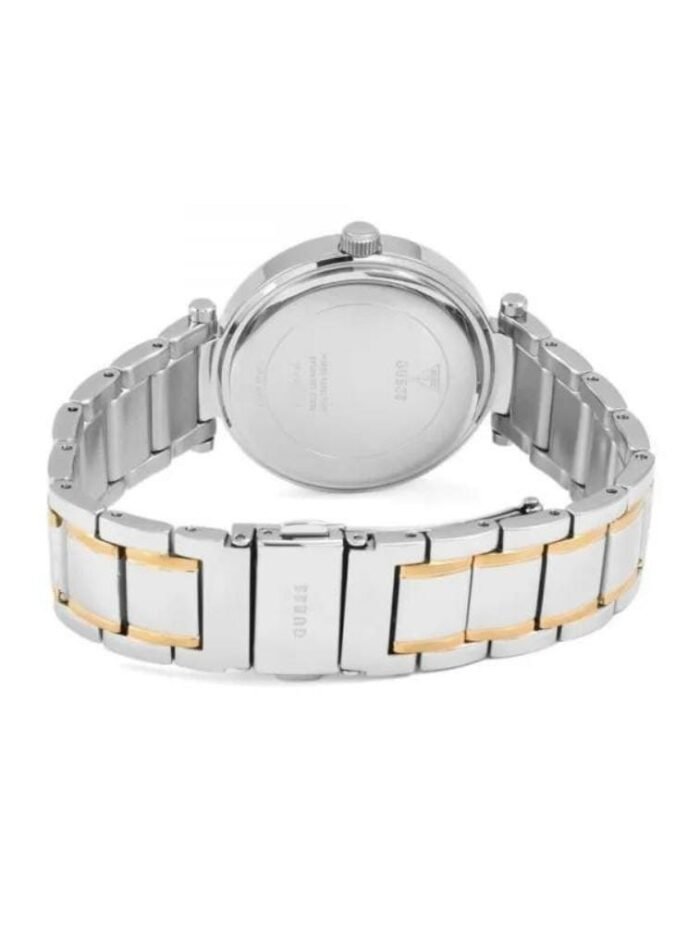 Marque: GUESS Modèle: Park Ave Boîtier: Diamètre : 36 mm Epaisseur : 9 mm Acier inoxydable Argent, doré Cadran: Verre : Minéral Argent Bracelet: Largeur : 19 mm Acier Inoxydable Argent, doré Etanchéité: 30 m (3 ATM) Type de boucle: Boucle déployante