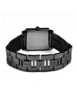 Marque: Guess Modèle: Highline Boîtier: Diamètre : 28 mm Epaisseur : 10 mm Acier inoxydable Pierre : Cristal Doré Cadran: Verre : Minéral Blanc Bracelet: Largeur : 20 mm Acier inoxydable Doré Etanchéité: 30 m (3 ATM) Type de boucle: Boucle déployante