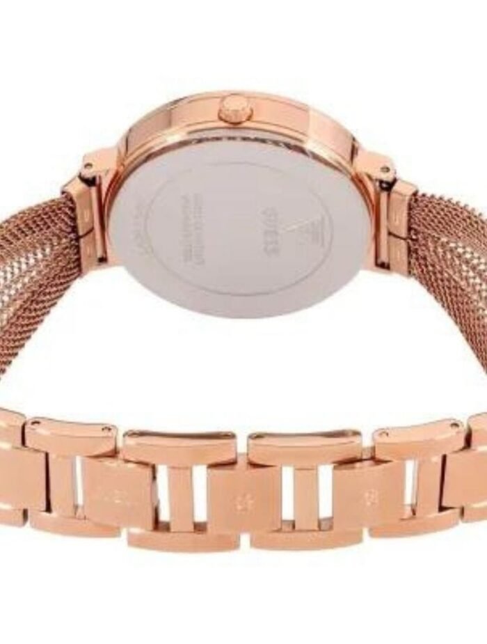 Marque: Guess Modèle: W1083l3 Boîtier: Diamètre : 32mm Epaisseur : 9 mm Acier inoxydable Cadran: Verre : Minéral Gold Bracelet: Largeur : 18 mm Acier inoxydable Etanchéité: 30 m (3 ATM) Type de boucle: Boucle simple