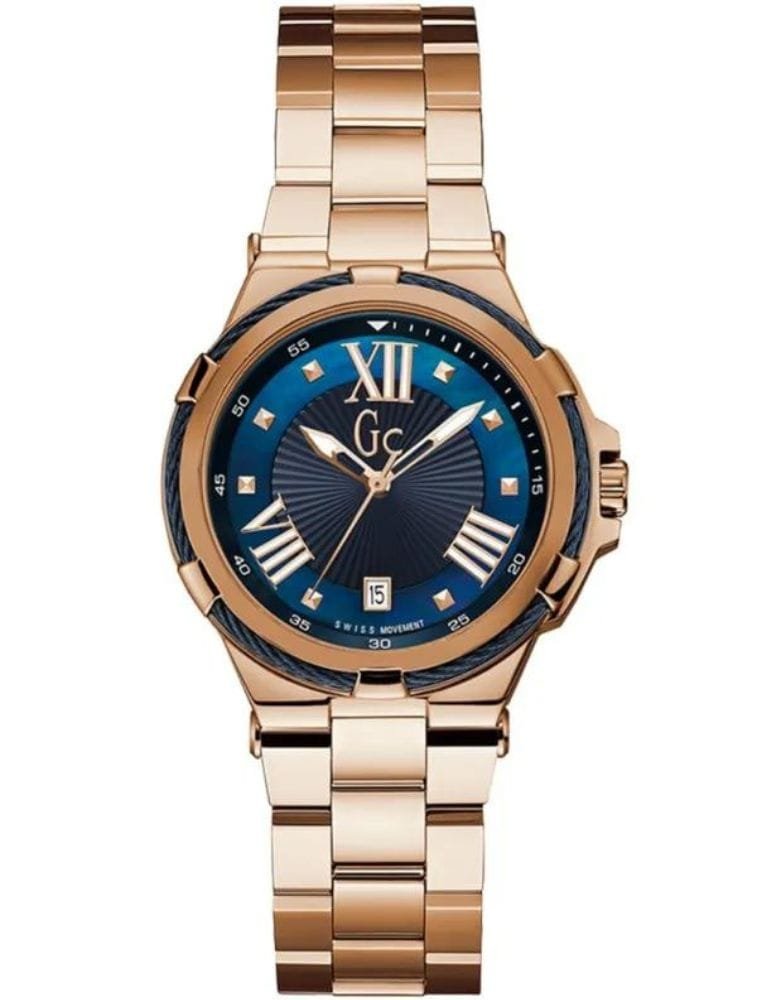 Marque: Guess Collection Modèle: Structura Cable Boîtier: Diamètre : 36mm Acier inoxydable Doré, gris Cadran: Verre : Minéral Bleu Bracelet: Acier inoxydable Doré Etanchéité: 100 m (10 ATM) Type de boucle: Boucle déployante Détails techniques: Dateur