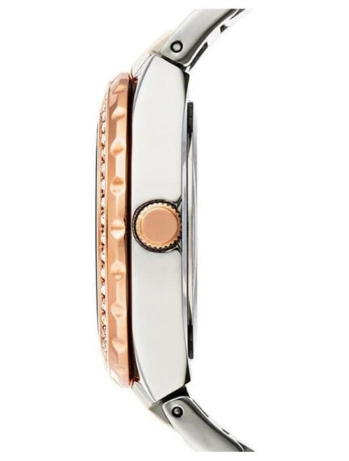 Marque: GUESS Modèle: Park Ave Boîtier: Diamètre : 36 mm Epaisseur : 9 mm Acier inoxydable Argent, doré Cadran: Verre : Minéral Argent Bracelet: Largeur : 19 mm Acier Inoxydable Argent, doré Etanchéité: 30 m (3 ATM) Type de boucle: Boucle déployante