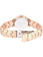 Marque: Guess Modèle: Park Ave South Boîtier: Diamètre : 30 mm Epaisseur : 9 mm Acier inoxydable Doré Cadran: Verre : Minéral Blanc Bracelet: Largeur : 19 mm Acier inoxydable Doré Etanchéité: 30 m (3 ATM) Type de boucle: Boucle déployante
