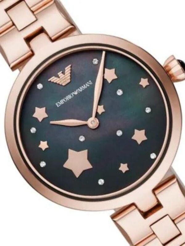Montre de luxe pour femme avec boite et sachet EMPORIO ARMANI Garantie de 2ans Bracelet en acier inoxydable Boîtier en acier inoxydable Montre pour femme à mouvement Quartz Type d’affichage : Analogique Diamètre du cadran : 32 millimètres