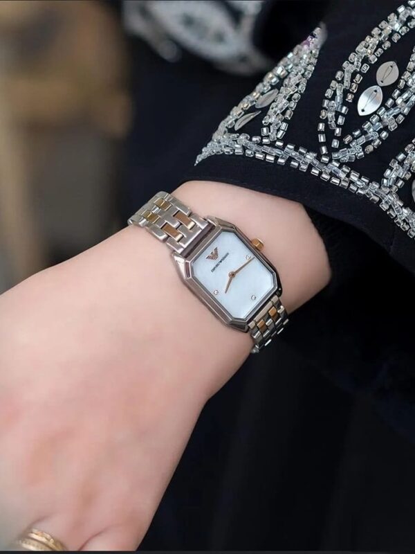 Montre femme bicolore Emporio Armani Gioia AR11146, élégante pour petit poignet au Maroc.