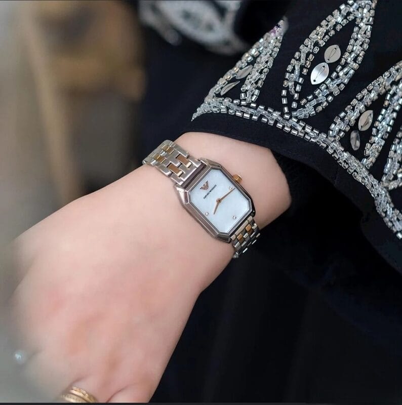 Montre femme bicolore Emporio Armani Gioia AR11146, élégante pour petit poignet au Maroc.