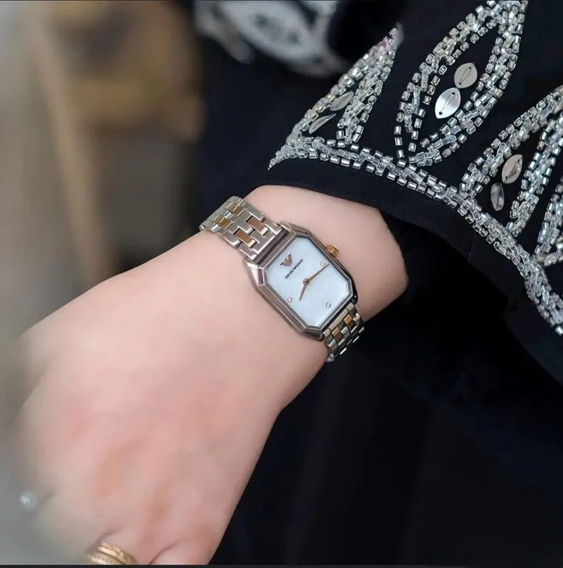 Montre femme bicolore Emporio Armani Gioia AR11146, élégante pour petit poignet au Maroc.