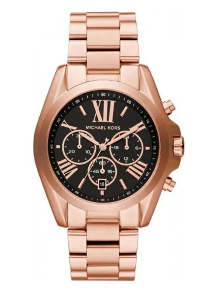 Marque: Michael Kors Modèle: Bradshaw MK5854 Boîtier: Diamètre : 43 mm Epaisseur : 13 mm Acier inoxydable Gold Rose Cadran: Verre : Minéral Noir Bracelet: Largeur : 22 mm Acier inoxydable Gold rose Etanchéité: 100 m (10 ATM) Type de boucle: Boucle déployante Détails techniques: Dateur Chronomètre