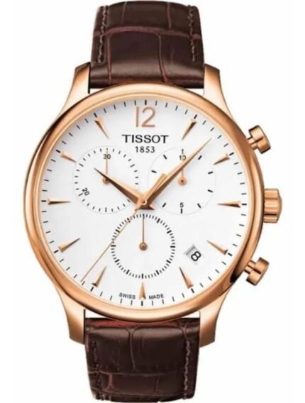 Marque: TISSOT Modèle: Tradition Boîtier: Diamètre : 42 mm Epaisseur : 11.1 mm Acier inoxydable Doré Cadran: Verre : Minéral Blanc Bracelet: Largeur : 20 mm Cuir Marron Etanchéité: 30 m (3 ATM) Type de boucle: Boucle déployante Détails techniques: Dateur Chronomètre