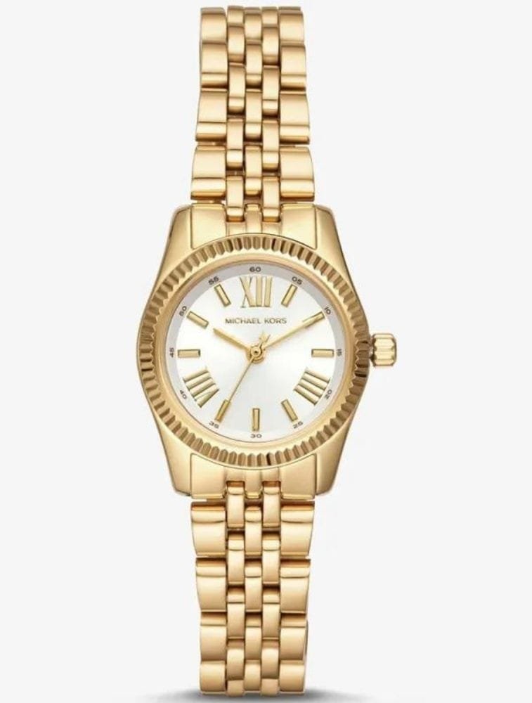 Marque: Michael Kors Modèle: Lexington Boîtier: Diamètre : 26 mm Epaisseur : 8.5 mm Acier inoxydable Idéal pour petit poignet Cadran: Verre : Minéral Argent Bracelet: Largeur : 12 mm Acier inoxydable Argent, doré Type de boucle: Boucle déployante Etanchéité: 100 m (10 ATM) Détails techniques: Dateur Chronomètre
