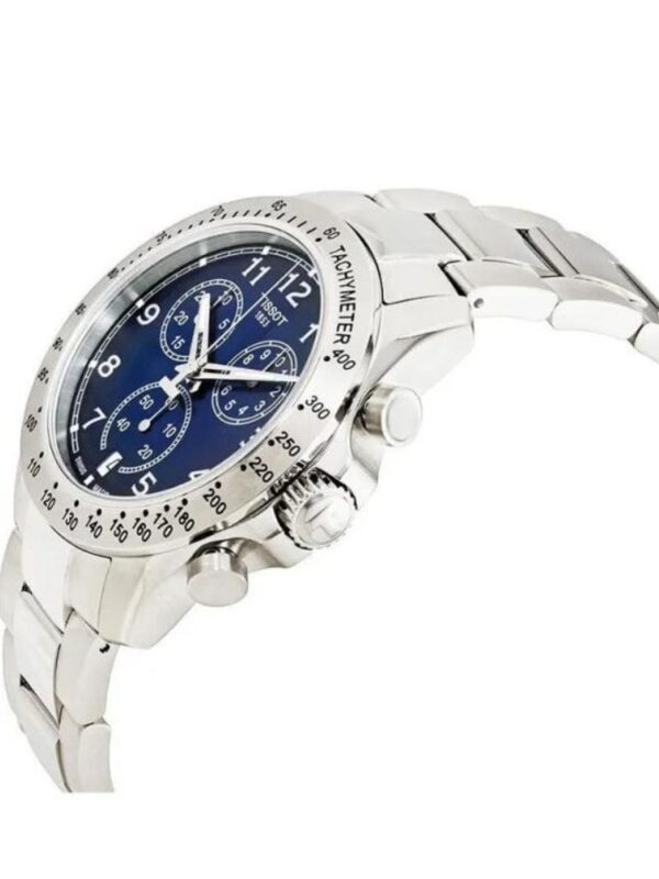 Marque: TISSOT Modèle: T-SPORT Boîtier: Diamètre : 42.5 mm Epaisseur : 11.22 mm Acier inoxydable Argent, Bleu Cadran: Verre : Minéral Bleu Bracelet: Acier inoxydable Argent Etanchéité: 100 m (10 ATM) Type de boucle: Boucle déployante Détails techniques: Dateur Chronomètre