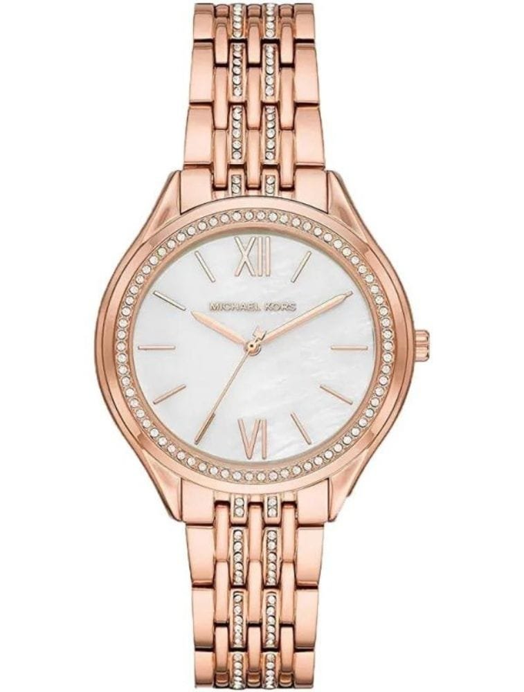 Marque: Michael Kors Modèle:RITZ Mindy Boîtier: Diamètre : 36 mm Epaisseur : 8 mm Acier inoxydable Bronze Cadran: Verre : Minéral Bronze Bracelet: Acier inoxydable Bronze Etanchéité: 50 m (5 ATM) Type de boucle: Boucle déployant