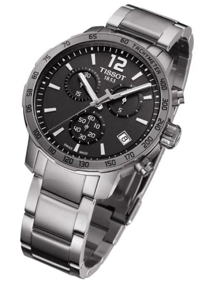 Marque: TISSOT Modèle: Quickster Boîtier: Diamètre : 42 mm Epaisseur : 10,72 mm Acier inoxydable Argent Cadran: Verre : Minéral Bracelet: Largeur : 18 mm Acier inoxydable Argent Etanchéité: 100 m (10 ATM) Type de boucle: Boucle déployante Détails techniques: Dateur Chronomètre
