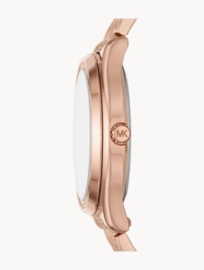 Marque: Michael Kors Modèle:RITZ Mindy Boîtier: Diamètre : 36 mm Epaisseur : 8 mm Acier inoxydable Bronze Cadran: Verre : Minéral Bronze Bracelet: Acier inoxydable Bronze Etanchéité: 50 m (5 ATM) Type de boucle: Boucle déployant