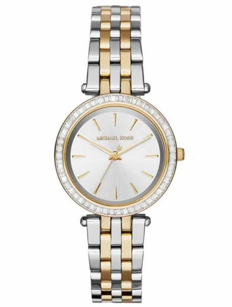 Marque: Michael Kors Modèle: Darci Boîtier: Diamètre : 33 mm Epaisseur : 7 mm Acier inoxydable Argent Cadran: Verre : Minéral Argent Bracelet: Acier inoxydable Argent, doré Etanchéité: 50 m (5 ATM) Type de boucle: Boucle déployante