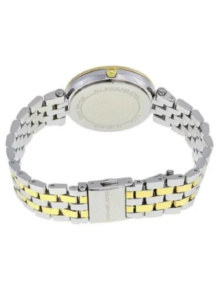 Marque: Michael Kors Modèle: Darci Boîtier: Diamètre : 33 mm Epaisseur : 7 mm Acier inoxydable Argent Cadran: Verre : Minéral Argent Bracelet: Acier inoxydable Argent, doré Etanchéité: 50 m (5 ATM) Type de boucle: Boucle déployante
