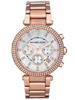 Marque: Michael Kors Modèle: Parker Boîtier: Diamètre : 38 mm Epaisseur : 9 mm Acier inoxydable Doré Cadran: Verre : Minéral Argent Bracelet: Largeur : 18 mm Acier inoxydable Doré Etanchéité: 50 m (5 ATM) Type de boucle: Boucle déployante Détails techniques: Dateur Chronomètre