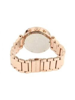 Marque: Michael Kors Modèle: Parker Boîtier: Diamètre : 38 mm Epaisseur : 9 mm Acier inoxydable Doré Cadran: Verre : Minéral Argent Bracelet: Largeur : 18 mm Acier inoxydable Doré Etanchéité: 50 m (5 ATM) Type de boucle: Boucle déployante Détails techniques: Dateur Chronomètre