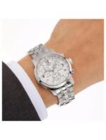 Marque: TISSOT Modèle: PRC200 Boîtier: Diamètre : 40 mm Epaisseur : 12 mm Acier inoxydable Argent Cadran: Verre : Minéral Blanc Bracelet: Largeur : 18 mm Acier inoxydable Argent Etanchéité: 200 m (20 ATM) Type de boucle: Boucle déployante Détails techniques: Dateur Chronomètre