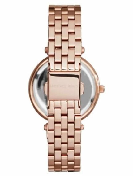 Marque: Michael Kors Modèle: Darci Boîtier: Diamètre : 33 mm Epaisseur : 7 mm Acier inoxydable Doré Cadran: Verre : Minéral Doré Bracelet: Largeur : 16 mm Acier inoxydable Doré Etanchéité: 50 m (5 ATM) Type de boucle: Boucle déployante