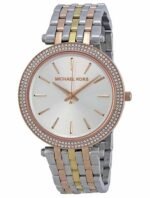 Marque: Michael Kors Modèle: Darci Boîtier: Diamètre : 39 mm Epaisseur : 7 mm Acier inoxydable Argent, doré Cadran: Verre : Minéral Argent Bracelet: Largeur : 19 mm Acier inoxydable Argent, doré Etanchéité: 50 m (5 ATM) Type de boucle: Boucle déployante Détails techniques: Dateur Chronomètre